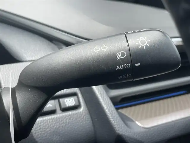 トヨタ プリウス Z 千葉県 2023(令5)年 3.3万km プラチナホワイトパールマイカ ワンオーナー/12.3インチ純正ディスプレイオーディオプラス/フルセグTV/Bluetooth/アラウンドビューモニター/ビルトインETC/ステアリングスイッチ/ハンドルヒーター/クルーズコントロール/D席パワーシート/D席+N席シートヒーター/D席+N席エアーシート/オートライト/オートハイビーム/USBソケット/コーナーセンサー/プリクラッシュセーフティ/レーンアシストキープ/パワーバックドア