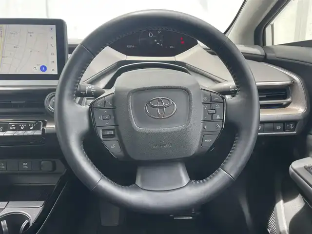 トヨタ プリウス Z 千葉県 2023(令5)年 3.3万km プラチナホワイトパールマイカ ワンオーナー/12.3インチ純正ディスプレイオーディオプラス/フルセグTV/Bluetooth/アラウンドビューモニター/ビルトインETC/ステアリングスイッチ/ハンドルヒーター/クルーズコントロール/D席パワーシート/D席+N席シートヒーター/D席+N席エアーシート/オートライト/オートハイビーム/USBソケット/コーナーセンサー/プリクラッシュセーフティ/レーンアシストキープ/パワーバックドア