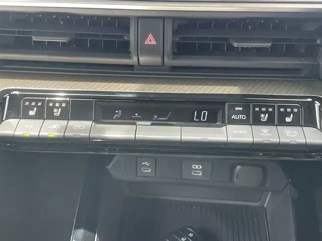 トヨタ プリウス Z 千葉県 2023(令5)年 3.3万km プラチナホワイトパールマイカ ワンオーナー/12.3インチ純正ディスプレイオーディオプラス/フルセグTV/Bluetooth/アラウンドビューモニター/ビルトインETC/ステアリングスイッチ/ハンドルヒーター/クルーズコントロール/D席パワーシート/D席+N席シートヒーター/D席+N席エアーシート/オートライト/オートハイビーム/USBソケット/コーナーセンサー/プリクラッシュセーフティ/レーンアシストキープ/パワーバックドア