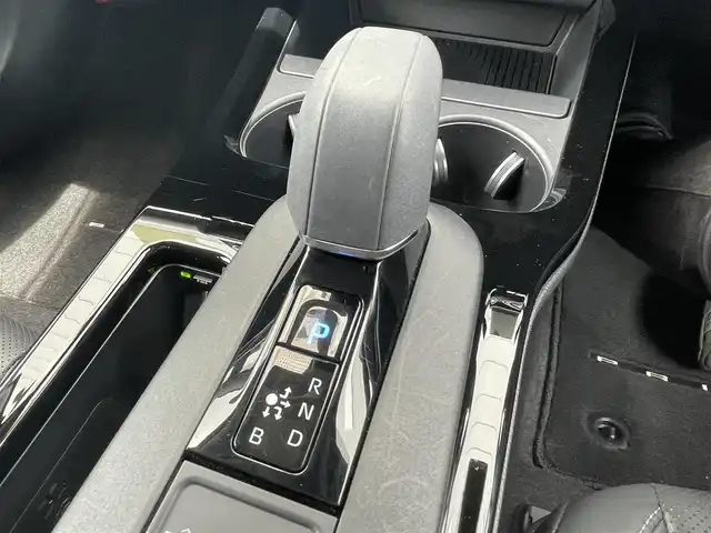トヨタ プリウス Z 千葉県 2023(令5)年 3.3万km プラチナホワイトパールマイカ ワンオーナー/12.3インチ純正ディスプレイオーディオプラス/フルセグTV/Bluetooth/アラウンドビューモニター/ビルトインETC/ステアリングスイッチ/ハンドルヒーター/クルーズコントロール/D席パワーシート/D席+N席シートヒーター/D席+N席エアーシート/オートライト/オートハイビーム/USBソケット/コーナーセンサー/プリクラッシュセーフティ/レーンアシストキープ/パワーバックドア