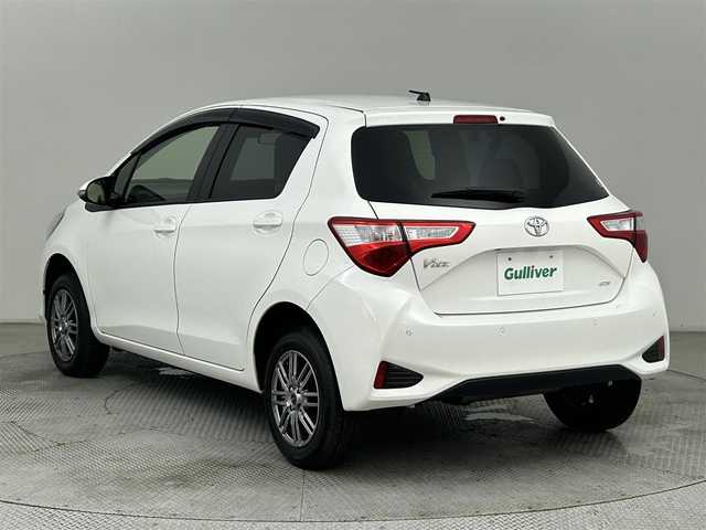 トヨタ ヴィッツ F 道央・札幌 2019(令1)年 5.7万km スーパーホワイトⅡ ・４WD/・寒冷地仕様/・メモリーナビ/・前後ドライブレコーダー/・トヨタセーフティセンス/・プリクラッシュセーフティ/・レーンキープアシスト/・オートハイビーム/・クリアランスソナー/・フロントデアイサー/・キーレス/・フロアマット/・ドアバイザー/・ホイール付スタッドレス積込