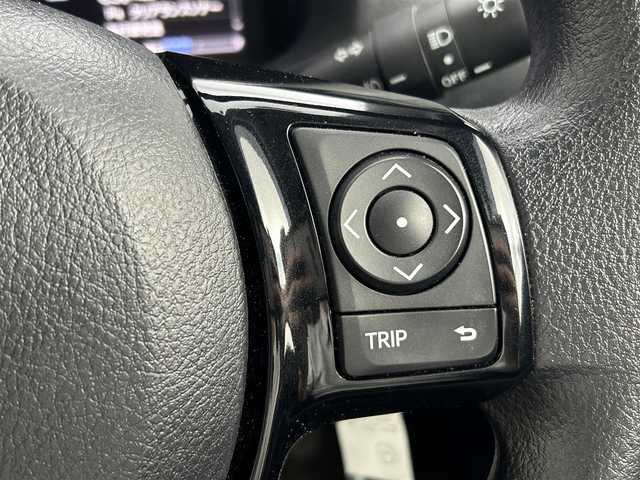 トヨタ ヴィッツ F 道央・札幌 2019(令1)年 5.7万km スーパーホワイトⅡ ・４WD/・寒冷地仕様/・メモリーナビ/・前後ドライブレコーダー/・トヨタセーフティセンス/・プリクラッシュセーフティ/・レーンキープアシスト/・オートハイビーム/・クリアランスソナー/・フロントデアイサー/・キーレス/・フロアマット/・ドアバイザー/・ホイール付スタッドレス積込