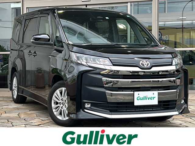 トヨタ ノア S－G 静岡県 2022(令4)年 2.4万km アティチュードブラックマイカ 10.5インチメーカー純正ナビ/・FM/・AM/・フルセグTV/・Bluetooth/・USB/・DISC/・Miracast/快適利便パッケージ(Mid)/・ハンズフリーデュアルパワースライドドア/・左右独立温度コントロールフロントオートエアコン/・リヤオートエアコン/・ナノイーX/・運転席+助手席シートヒーター/・独立型センターコンソールボックス/トヨタセーフティセンス/・レーンディパーチャーアラート/・プリクラッシュセーフティ/・プロアクティブドライビングアシスト/・パーキングセンサー/・パーキングサポートブレーキ/・標識認識機能/・レーダークルーズコントロール/主要装備/・後席フリップダウンモニター/・ＥＴＣ２．０/・オートハイビーム/・ＬＥＤライト/・オートハイビーム/・サイドカーテンエアバッグ