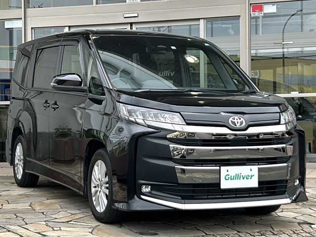 トヨタ ノア S－G 静岡県 2022(令4)年 2.4万km アティチュードブラックマイカ 10.5インチメーカー純正ナビ/・FM/・AM/・フルセグTV/・Bluetooth/・USB/・DISC/・Miracast/快適利便パッケージ(Mid)/・ハンズフリーデュアルパワースライドドア/・左右独立温度コントロールフロントオートエアコン/・リヤオートエアコン/・ナノイーX/・運転席+助手席シートヒーター/・独立型センターコンソールボックス/トヨタセーフティセンス/・レーンディパーチャーアラート/・プリクラッシュセーフティ/・プロアクティブドライビングアシスト/・パーキングセンサー/・パーキングサポートブレーキ/・標識認識機能/・レーダークルーズコントロール/主要装備/・後席フリップダウンモニター/・ＥＴＣ２．０/・オートハイビーム/・ＬＥＤライト/・オートハイビーム/・サイドカーテンエアバッグ