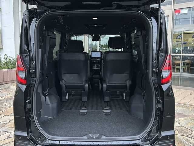 トヨタ ノア S－G 静岡県 2022(令4)年 2.4万km アティチュードブラックマイカ 10.5インチメーカー純正ナビ/・FM/・AM/・フルセグTV/・Bluetooth/・USB/・DISC/・Miracast/快適利便パッケージ(Mid)/・ハンズフリーデュアルパワースライドドア/・左右独立温度コントロールフロントオートエアコン/・リヤオートエアコン/・ナノイーX/・運転席+助手席シートヒーター/・独立型センターコンソールボックス/トヨタセーフティセンス/・レーンディパーチャーアラート/・プリクラッシュセーフティ/・プロアクティブドライビングアシスト/・パーキングセンサー/・パーキングサポートブレーキ/・標識認識機能/・レーダークルーズコントロール/主要装備/・後席フリップダウンモニター/・ＥＴＣ２．０/・オートハイビーム/・ＬＥＤライト/・オートハイビーム/・サイドカーテンエアバッグ