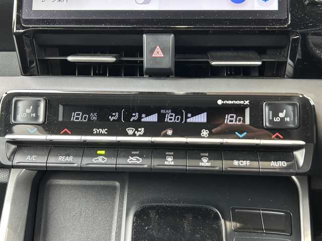 トヨタ ノア S－G 静岡県 2022(令4)年 2.4万km アティチュードブラックマイカ 10.5インチメーカー純正ナビ/・FM/・AM/・フルセグTV/・Bluetooth/・USB/・DISC/・Miracast/快適利便パッケージ(Mid)/・ハンズフリーデュアルパワースライドドア/・左右独立温度コントロールフロントオートエアコン/・リヤオートエアコン/・ナノイーX/・運転席+助手席シートヒーター/・独立型センターコンソールボックス/トヨタセーフティセンス/・レーンディパーチャーアラート/・プリクラッシュセーフティ/・プロアクティブドライビングアシスト/・パーキングセンサー/・パーキングサポートブレーキ/・標識認識機能/・レーダークルーズコントロール/主要装備/・後席フリップダウンモニター/・ＥＴＣ２．０/・オートハイビーム/・ＬＥＤライト/・オートハイビーム/・サイドカーテンエアバッグ