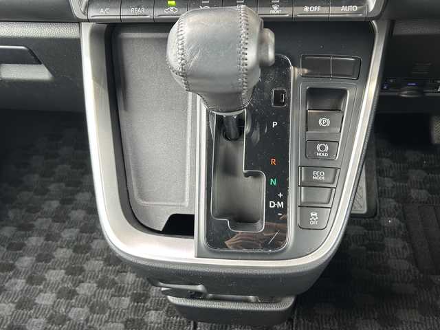トヨタ ノア S－G 静岡県 2022(令4)年 2.4万km アティチュードブラックマイカ 10.5インチメーカー純正ナビ/・FM/・AM/・フルセグTV/・Bluetooth/・USB/・DISC/・Miracast/快適利便パッケージ(Mid)/・ハンズフリーデュアルパワースライドドア/・左右独立温度コントロールフロントオートエアコン/・リヤオートエアコン/・ナノイーX/・運転席+助手席シートヒーター/・独立型センターコンソールボックス/トヨタセーフティセンス/・レーンディパーチャーアラート/・プリクラッシュセーフティ/・プロアクティブドライビングアシスト/・パーキングセンサー/・パーキングサポートブレーキ/・標識認識機能/・レーダークルーズコントロール/主要装備/・後席フリップダウンモニター/・ＥＴＣ２．０/・オートハイビーム/・ＬＥＤライト/・オートハイビーム/・サイドカーテンエアバッグ