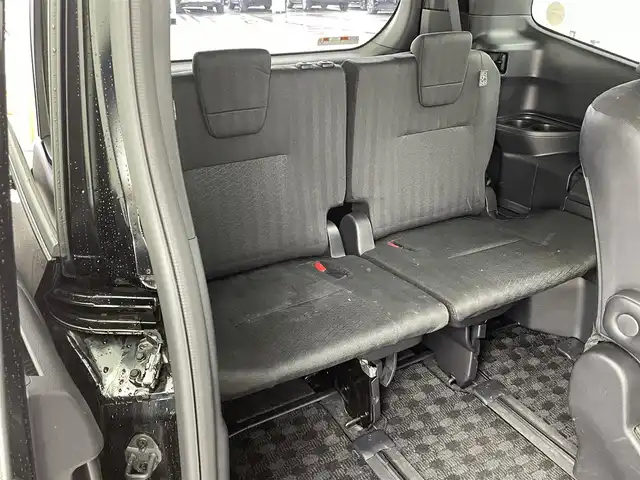 トヨタ ノア S－G 福井県 2022(令4)年 2.4万km アティチュードブラックマイカ 10.5インチメーカー純正ナビ/FM/AM/フルセグTV/Bluetooth/USB/Miracast/後席フリップダウンモニター/快適利便パッケージ/・ハンズフリーデュアルパワースライドドア/・左右独立温度コントロールフロントオートエアコン/・リヤオートエアコン/・ナノイーX/・運転席+助手席シートヒーター/・独立型センターコンソールボックス/トヨタセーフティセンス/・レーンディパーチャーアラート/・プリクラッシュセーフティ/・プロアクティブドライビングアシスト/・パーキングセンサー/・パーキングサポートブレーキ/・標識認識機能/・レーダークルーズコントロール/ＥＴＣ２．０/オートハイビーム/ＬＥＤライト/オートハイビーム/サイドカーテンエアバッグ