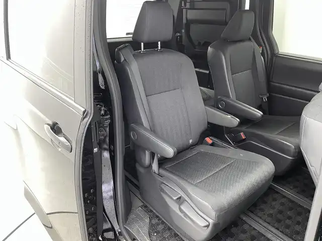 トヨタ ノア S－G 福井県 2022(令4)年 2.4万km アティチュードブラックマイカ 10.5インチメーカー純正ナビ/FM/AM/フルセグTV/Bluetooth/USB/Miracast/後席フリップダウンモニター/快適利便パッケージ/・ハンズフリーデュアルパワースライドドア/・左右独立温度コントロールフロントオートエアコン/・リヤオートエアコン/・ナノイーX/・運転席+助手席シートヒーター/・独立型センターコンソールボックス/トヨタセーフティセンス/・レーンディパーチャーアラート/・プリクラッシュセーフティ/・プロアクティブドライビングアシスト/・パーキングセンサー/・パーキングサポートブレーキ/・標識認識機能/・レーダークルーズコントロール/ＥＴＣ２．０/オートハイビーム/ＬＥＤライト/オートハイビーム/サイドカーテンエアバッグ