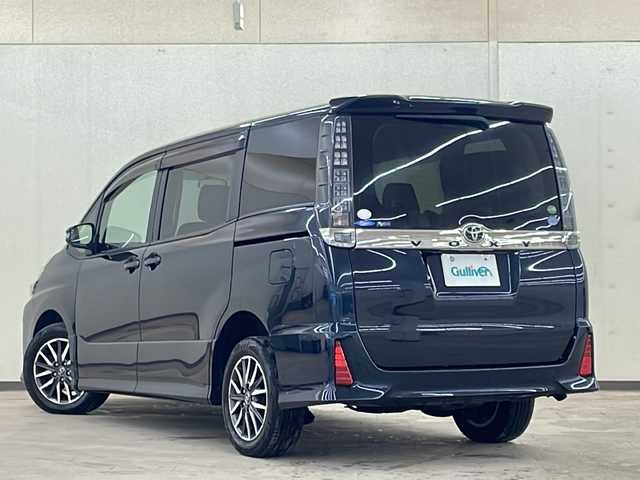 トヨタ ヴォクシー ZS 道央・札幌 2014(平26)年 12.6万km ブラッキッシュアゲハガラスフレーク /純正ナビ(NSZT-W64)//純正オーディオ//エンジンスターター//DVD//CD//Bluetooth接続//衝突被害軽減システム//横滑り防止装置//ETC//アイドリングストップ//寒冷地仕様//MTモード付きAT//社外アルミホイール冬タイヤ積載//片側パワースライドドア//4WD//パワーステアリング//パワーウィンドウ//ABS//純正LEDヘッドライト//エンジンスタートボタン//スマートキー//WAC//純正フロアマット//ウォークスルー//3列シート//ダブルエアバック