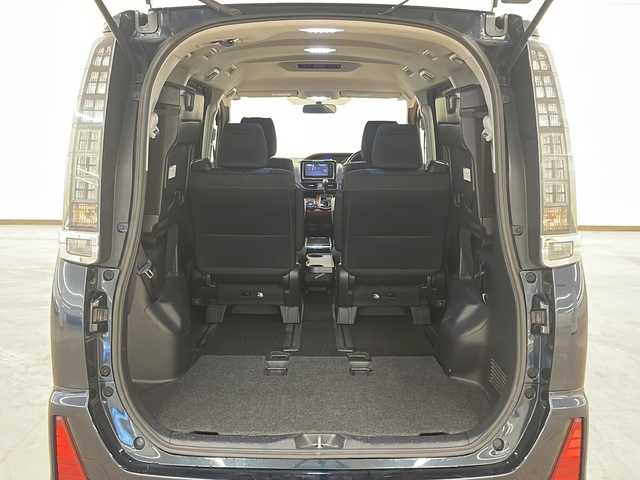 トヨタ ヴォクシー ZS 道央・札幌 2014(平26)年 12.6万km ブラッキッシュアゲハガラスフレーク /純正ナビ(NSZT-W64)//純正オーディオ//エンジンスターター//DVD//CD//Bluetooth接続//衝突被害軽減システム//横滑り防止装置//ETC//アイドリングストップ//寒冷地仕様//MTモード付きAT//社外アルミホイール冬タイヤ積載//片側パワースライドドア//4WD//パワーステアリング//パワーウィンドウ//ABS//純正LEDヘッドライト//エンジンスタートボタン//スマートキー//WAC//純正フロアマット//ウォークスルー//3列シート//ダブルエアバック