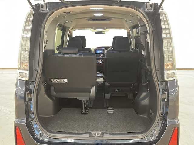 トヨタ ヴォクシー ZS 道央・札幌 2014(平26)年 12.6万km ブラッキッシュアゲハガラスフレーク /純正ナビ(NSZT-W64)//純正オーディオ//エンジンスターター//DVD//CD//Bluetooth接続//衝突被害軽減システム//横滑り防止装置//ETC//アイドリングストップ//寒冷地仕様//MTモード付きAT//社外アルミホイール冬タイヤ積載//片側パワースライドドア//4WD//パワーステアリング//パワーウィンドウ//ABS//純正LEDヘッドライト//エンジンスタートボタン//スマートキー//WAC//純正フロアマット//ウォークスルー//3列シート//ダブルエアバック