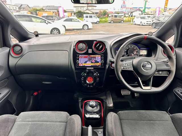 日産 ノート e－パワー ニスモ 宮城県 2020(令2)年 4.3万km スーパーブラック LEDヘッドランプ/＝＝＝/インテリジェントエマージェンシーブレーキ/車線逸脱警報/踏み間違い衝突防止アシスト/コーナーセンサー/純正ナビ（MM319D-W）/・CD/DVD/・Bluetooth/・フルセグTV/社外ツィータースピーカー/ETC/ドライブレコーダー/革巻きステアリング/ステアリングスイッチ/フォグランプ/オートライト/ハイビームアシスト/スマートキー＆プッシュスタート/電動格納ミラー/純正16インチAW/純正ドアバイザー/純正フロアマット/Wエアバッグ