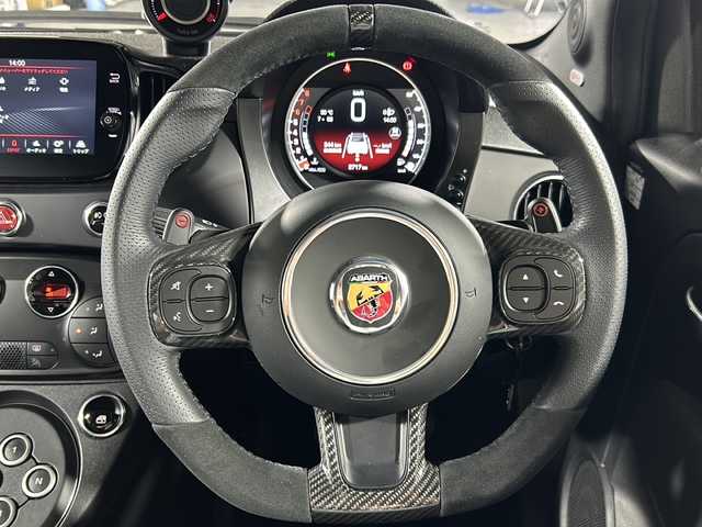 アバルト アバルト６９５Ｃ ツーリズモ 沖縄県 2024(令6)年 0.3万km ガンＭ 県外仕入/禁煙車/純正7インチディスプレイオーディオ/（ＢＴ，ラジオ，ＡｐｐｌｅＣａｒｐｌａｙ/Android Auto）/サンルーフ/ビーツサウンドシステム/パドルシフト/スポーツモード/クリアランスソナー/ビルドインＥＴＣ/オートライト/純正フロアマット/純正17インチアルミホイール/バイキセノンヘッドライト/カーテンエアバッグ