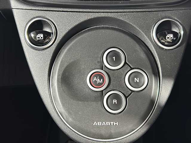 アバルト アバルト６９５Ｃ ツーリズモ 沖縄県 2024(令6)年 0.3万km ガンＭ 県外仕入/禁煙車/純正7インチディスプレイオーディオ/（ＢＴ，ラジオ，ＡｐｐｌｅＣａｒｐｌａｙ/Android Auto）/サンルーフ/ビーツサウンドシステム/パドルシフト/スポーツモード/クリアランスソナー/ビルドインＥＴＣ/オートライト/純正フロアマット/純正17インチアルミホイール/バイキセノンヘッドライト/カーテンエアバッグ