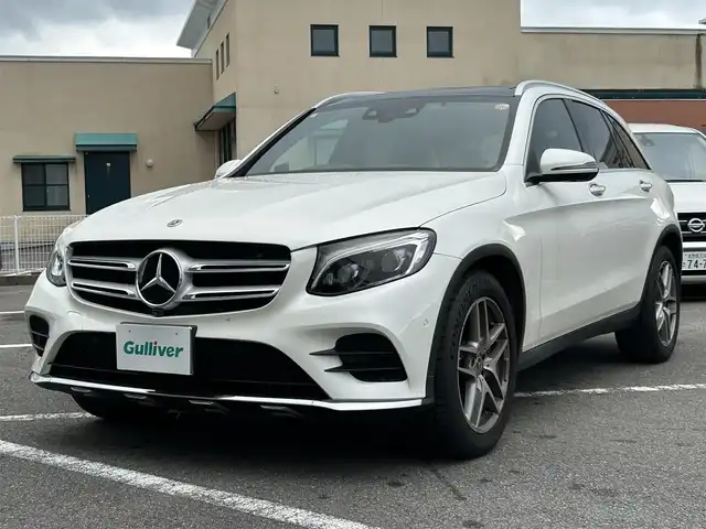 メルセデス・ベンツ ＧＬＣ２２０ d 4マチックスポーツ 本革 長崎県 2017(平29)年 9.6万km ダイヤモンドホワイト ワンオーナー/純正ナビ(FM/AM/ワンセグ/BT/CD/DVD)/革巻きステアリング/ステアリングスイッチ/パドルシフト/ブラックレザーシート/前席パワーシート/全席シートヒーター/ビルトインETC/ドラレコ/サンルーフ/純正フロアマット/Burmesterサウンド/純正19インチアルミホイール/ハンズフリーパワーバックドア/ステアリングアシスト/ABS/レーンキープアシスト/横滑り防止装置/前後コーナーセンサー/衝突被害軽減ブレーキ/オートライト/LEDヘッドライト/ダブル・サイドエアバッグ/カーテンエアバッグ/ISOFIX/取説/保証書/スペアキー
