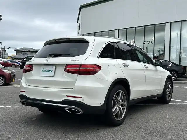 メルセデス・ベンツ ＧＬＣ２２０ d 4マチックスポーツ 本革 長崎県 2017(平29)年 9.6万km ダイヤモンドホワイト ワンオーナー/純正ナビ(FM/AM/ワンセグ/BT/CD/DVD)/革巻きステアリング/ステアリングスイッチ/パドルシフト/ブラックレザーシート/前席パワーシート/全席シートヒーター/ビルトインETC/ドラレコ/サンルーフ/純正フロアマット/Burmesterサウンド/純正19インチアルミホイール/ハンズフリーパワーバックドア/ステアリングアシスト/ABS/レーンキープアシスト/横滑り防止装置/前後コーナーセンサー/衝突被害軽減ブレーキ/オートライト/LEDヘッドライト/ダブル・サイドエアバッグ/カーテンエアバッグ/ISOFIX/取説/保証書/スペアキー