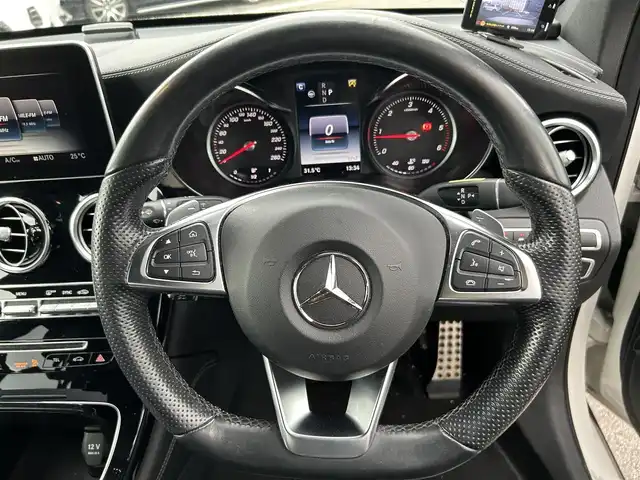 メルセデス・ベンツ ＧＬＣ２２０ d 4マチックスポーツ 本革 長崎県 2017(平29)年 9.6万km ダイヤモンドホワイト ワンオーナー/純正ナビ(FM/AM/ワンセグ/BT/CD/DVD)/革巻きステアリング/ステアリングスイッチ/パドルシフト/ブラックレザーシート/前席パワーシート/全席シートヒーター/ビルトインETC/ドラレコ/サンルーフ/純正フロアマット/Burmesterサウンド/純正19インチアルミホイール/ハンズフリーパワーバックドア/ステアリングアシスト/ABS/レーンキープアシスト/横滑り防止装置/前後コーナーセンサー/衝突被害軽減ブレーキ/オートライト/LEDヘッドライト/ダブル・サイドエアバッグ/カーテンエアバッグ/ISOFIX/取説/保証書/スペアキー