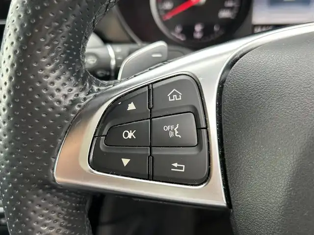メルセデス・ベンツ ＧＬＣ２２０ d 4マチックスポーツ 本革 長崎県 2017(平29)年 9.6万km ダイヤモンドホワイト ワンオーナー/純正ナビ(FM/AM/ワンセグ/BT/CD/DVD)/革巻きステアリング/ステアリングスイッチ/パドルシフト/ブラックレザーシート/前席パワーシート/全席シートヒーター/ビルトインETC/ドラレコ/サンルーフ/純正フロアマット/Burmesterサウンド/純正19インチアルミホイール/ハンズフリーパワーバックドア/ステアリングアシスト/ABS/レーンキープアシスト/横滑り防止装置/前後コーナーセンサー/衝突被害軽減ブレーキ/オートライト/LEDヘッドライト/ダブル・サイドエアバッグ/カーテンエアバッグ/ISOFIX/取説/保証書/スペアキー