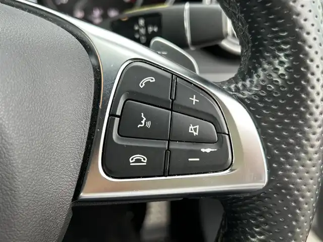 メルセデス・ベンツ ＧＬＣ２２０ d 4マチックスポーツ 本革 長崎県 2017(平29)年 9.6万km ダイヤモンドホワイト ワンオーナー/純正ナビ(FM/AM/ワンセグ/BT/CD/DVD)/革巻きステアリング/ステアリングスイッチ/パドルシフト/ブラックレザーシート/前席パワーシート/全席シートヒーター/ビルトインETC/ドラレコ/サンルーフ/純正フロアマット/Burmesterサウンド/純正19インチアルミホイール/ハンズフリーパワーバックドア/ステアリングアシスト/ABS/レーンキープアシスト/横滑り防止装置/前後コーナーセンサー/衝突被害軽減ブレーキ/オートライト/LEDヘッドライト/ダブル・サイドエアバッグ/カーテンエアバッグ/ISOFIX/取説/保証書/スペアキー