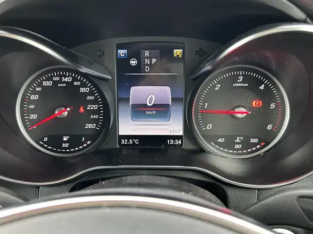 メルセデス・ベンツ ＧＬＣ２２０ d 4マチックスポーツ 本革 長崎県 2017(平29)年 9.6万km ダイヤモンドホワイト ワンオーナー/純正ナビ(FM/AM/ワンセグ/BT/CD/DVD)/革巻きステアリング/ステアリングスイッチ/パドルシフト/ブラックレザーシート/前席パワーシート/全席シートヒーター/ビルトインETC/ドラレコ/サンルーフ/純正フロアマット/Burmesterサウンド/純正19インチアルミホイール/ハンズフリーパワーバックドア/ステアリングアシスト/ABS/レーンキープアシスト/横滑り防止装置/前後コーナーセンサー/衝突被害軽減ブレーキ/オートライト/LEDヘッドライト/ダブル・サイドエアバッグ/カーテンエアバッグ/ISOFIX/取説/保証書/スペアキー