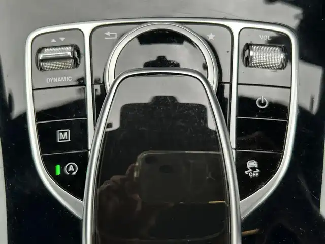 メルセデス・ベンツ ＧＬＣ２２０ d 4マチックスポーツ 本革 長崎県 2017(平29)年 9.6万km ダイヤモンドホワイト ワンオーナー/純正ナビ(FM/AM/ワンセグ/BT/CD/DVD)/革巻きステアリング/ステアリングスイッチ/パドルシフト/ブラックレザーシート/前席パワーシート/全席シートヒーター/ビルトインETC/ドラレコ/サンルーフ/純正フロアマット/Burmesterサウンド/純正19インチアルミホイール/ハンズフリーパワーバックドア/ステアリングアシスト/ABS/レーンキープアシスト/横滑り防止装置/前後コーナーセンサー/衝突被害軽減ブレーキ/オートライト/LEDヘッドライト/ダブル・サイドエアバッグ/カーテンエアバッグ/ISOFIX/取説/保証書/スペアキー