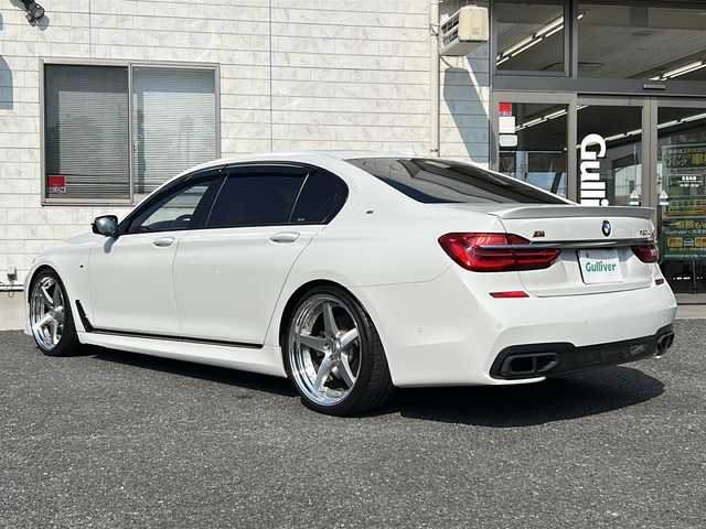 ＢＭＷ ７５０Ｌｉ Mスポーツ 埼玉県 2018(平30)年 2.4万km アルピンホワイトⅢ 左ハンドル/パノラマサンルーフ　/純正ナビ　/フルセグ/DVD/CD/BT/USB/左右独立後席モニター　/リアエンターテイメントシステム/ドライブレコーダー　/ビルトインＥＴＣ/社外エアロ(F・S・R)3DDesign/社外マフラー　3DDesign/社外カーテシランプ/社外キャリパー/社外21インチアルミホイール　/社外ドアミラー シーケンシャルタイプ/社外レーダー探知機　Z290Csd/ＡＣＣ　/全席メモリーシート　/全席パワーシート　/全席シートヒーター　/全席エアーシート　/スマートキー２本/全周囲カメラ/パドルシフト/パーキングアシスト/クリアランスソナー/パワーバックドア/横滑り防止/オートハイビーム/保証書　/取扱説明書
