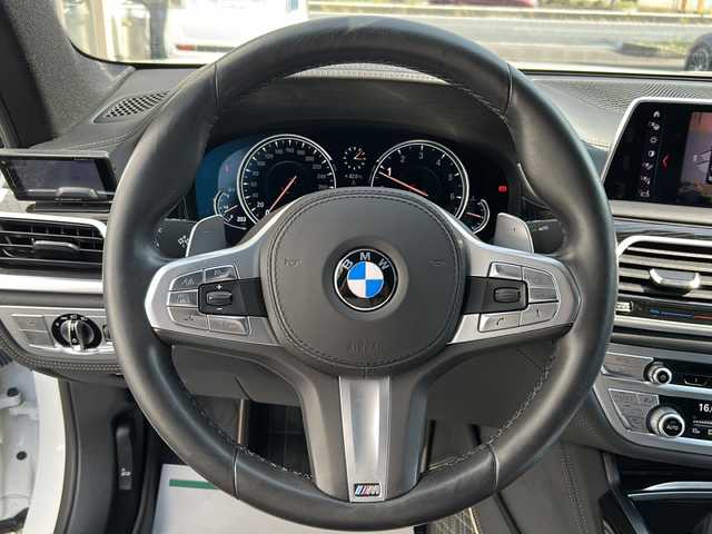ＢＭＷ ７５０Ｌｉ Mスポーツ 埼玉県 2018(平30)年 2.4万km アルピンホワイトⅢ 左ハンドル/パノラマサンルーフ　/純正ナビ　/フルセグ/DVD/CD/BT/USB/左右独立後席モニター　/リアエンターテイメントシステム/ドライブレコーダー　/ビルトインＥＴＣ/社外エアロ(F・S・R)3DDesign/社外マフラー　3DDesign/社外カーテシランプ/社外キャリパー/社外21インチアルミホイール　/社外ドアミラー シーケンシャルタイプ/社外レーダー探知機　Z290Csd/ＡＣＣ　/全席メモリーシート　/全席パワーシート　/全席シートヒーター　/全席エアーシート　/スマートキー２本/全周囲カメラ/パドルシフト/パーキングアシスト/クリアランスソナー/パワーバックドア/横滑り防止/オートハイビーム/保証書　/取扱説明書