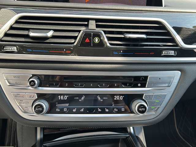 ＢＭＷ ７５０Ｌｉ Mスポーツ 埼玉県 2018(平30)年 2.4万km アルピンホワイトⅢ 左ハンドル/パノラマサンルーフ　/純正ナビ　/フルセグ/DVD/CD/BT/USB/左右独立後席モニター　/リアエンターテイメントシステム/ドライブレコーダー　/ビルトインＥＴＣ/社外エアロ(F・S・R)3DDesign/社外マフラー　3DDesign/社外カーテシランプ/社外キャリパー/社外21インチアルミホイール　/社外ドアミラー シーケンシャルタイプ/社外レーダー探知機　Z290Csd/ＡＣＣ　/全席メモリーシート　/全席パワーシート　/全席シートヒーター　/全席エアーシート　/スマートキー２本/全周囲カメラ/パドルシフト/パーキングアシスト/クリアランスソナー/パワーバックドア/横滑り防止/オートハイビーム/保証書　/取扱説明書
