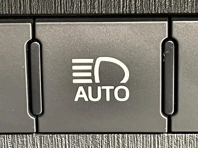 トヨタ プリウス α S チューンブラックⅡ 愛知県 2018(平30)年 7万km ホワイトパールクリスタルシャイン KENWOOD7インチナビ/(AM/FM/地デジ/Bluetooth/CD・DVD再生/SD)/トヨタセーフティセンス/衝突軽減ブレーキ/バックカメラ/純正16インチアルミホイール/特別仕様車/LEDヘッドライト/LEDフォグランプ/オートライト/オートハイビーム/レーダークルーズコントロール/キーレス/前席シートヒーター/電動格納ミラー/ビルトインETC/プッシュスタート/3列シート/純正フロアマット/LEDヘッドライト