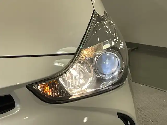トヨタ プリウス α S チューンブラックⅡ 愛知県 2018(平30)年 7万km ホワイトパールクリスタルシャイン KENWOOD7インチナビ/(AM/FM/地デジ/Bluetooth/CD・DVD再生/SD)/トヨタセーフティセンス/衝突軽減ブレーキ/バックカメラ/純正16インチアルミホイール/特別仕様車/LEDヘッドライト/LEDフォグランプ/オートライト/オートハイビーム/レーダークルーズコントロール/キーレス/前席シートヒーター/電動格納ミラー/ビルトインETC/プッシュスタート/3列シート/純正フロアマット/LEDヘッドライト