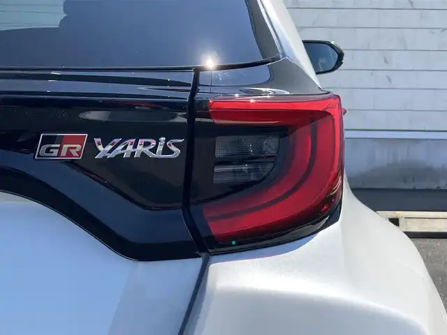 トヨタ ＧＲヤリス RZ ハイパフォーマンス 静岡県 2021(令3)年 2.2万km プラチナホワイトパールマイカ 純正ディスプレイオーディオ/　AM FM Bluetooth USB/ビルトインETC/LEDオートヘッドランプ/ハーフレザーシート/純正18インチアルミホイール/革巻きステアリング/ステアリングスイッチ/スマートキー2本/アイドリングストップ/4WDターボ/6速MT/JBLプレミアムサウンド