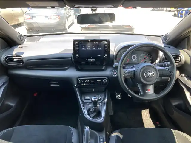 トヨタ ＧＲヤリス RZ ハイパフォーマンス 静岡県 2021(令3)年 2.2万km プラチナホワイトパールマイカ 純正ディスプレイオーディオ/　AM FM Bluetooth USB/ビルトインETC/LEDオートヘッドランプ/ハーフレザーシート/純正18インチアルミホイール/革巻きステアリング/ステアリングスイッチ/スマートキー2本/アイドリングストップ/4WDターボ/6速MT/JBLプレミアムサウンド