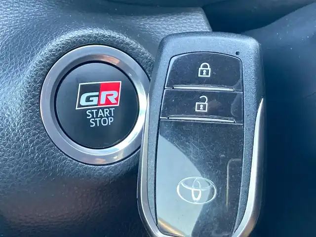 トヨタ ＧＲヤリス RZ ハイパフォーマンス 静岡県 2021(令3)年 2.2万km プラチナホワイトパールマイカ 純正ディスプレイオーディオ/　AM FM Bluetooth USB/ビルトインETC/LEDオートヘッドランプ/ハーフレザーシート/純正18インチアルミホイール/革巻きステアリング/ステアリングスイッチ/スマートキー2本/アイドリングストップ/4WDターボ/6速MT/JBLプレミアムサウンド