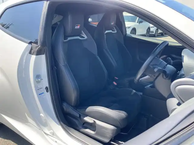 トヨタ ＧＲヤリス RZ ハイパフォーマンス 静岡県 2021(令3)年 2.2万km プラチナホワイトパールマイカ 純正ディスプレイオーディオ/　AM FM Bluetooth USB/ビルトインETC/LEDオートヘッドランプ/ハーフレザーシート/純正18インチアルミホイール/革巻きステアリング/ステアリングスイッチ/スマートキー2本/アイドリングストップ/4WDターボ/6速MT/JBLプレミアムサウンド