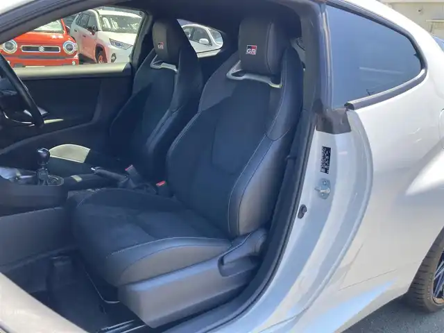 トヨタ ＧＲヤリス RZ ハイパフォーマンス 静岡県 2021(令3)年 2.2万km プラチナホワイトパールマイカ 純正ディスプレイオーディオ/　AM FM Bluetooth USB/ビルトインETC/LEDオートヘッドランプ/ハーフレザーシート/純正18インチアルミホイール/革巻きステアリング/ステアリングスイッチ/スマートキー2本/アイドリングストップ/4WDターボ/6速MT/JBLプレミアムサウンド