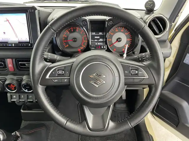 スズキ ジムニー XC 富山県 2021(令3)年 4.7万km シフォンアイボリーM パートタイム4WD/5速MT/社外8型ナビ（AM/FM/CD/DVD/BT/HDMI/USB）/フルセグTV/バックカメラ/衝突被害軽減ブレーキ/レーンキープアシスト/前後ドライブレコーダー/前席シートヒーター/プッシュスタート/スマートキー×2/純正マッドガード/クルーズコントロール/ETC/3driveEVO Pivot/LEDヘッドライト/フォグランプ/純正フロアマット/純正ドアバイザー/保証書/取扱説明書