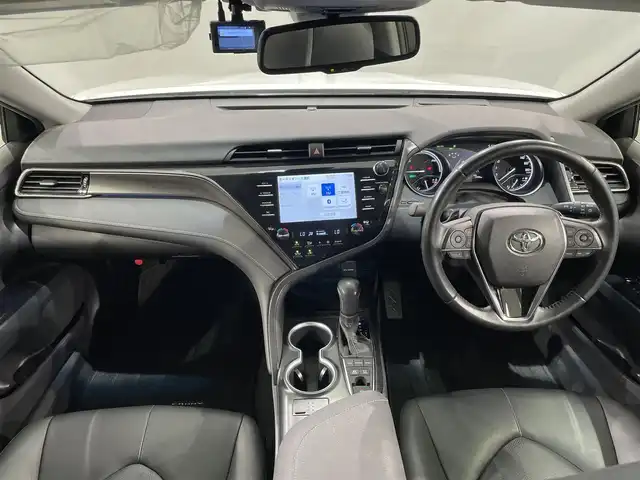 トヨタ カムリ WSレザーパッケージ 愛知県 2020(令2)年 2.5万km プラチナホワイトパールマイカ 純正8インチナビ/（Bluetooth/AM/FM/フルセグTV/Carplay）/衝突軽減ブレーキ/レーダークルーズコントロール/シートヒーター/パワーシート/LEDヘッドライト/オートマチックハイビーム/ETC/バックカメラ/ドライブレコーダー/コーナーセンサー/スマートキー/純正18インチAW/レーンキープアシスト/横滑り防止装置