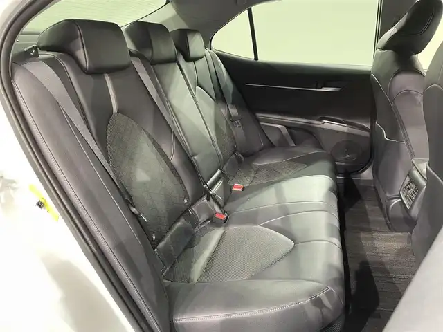 トヨタ カムリ WSレザーパッケージ 愛知県 2020(令2)年 2.5万km プラチナホワイトパールマイカ 純正8インチナビ/（Bluetooth/AM/FM/フルセグTV/Carplay）/衝突軽減ブレーキ/レーダークルーズコントロール/シートヒーター/パワーシート/LEDヘッドライト/オートマチックハイビーム/ETC/バックカメラ/ドライブレコーダー/コーナーセンサー/スマートキー/純正18インチAW/レーンキープアシスト/横滑り防止装置