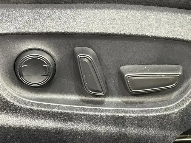 トヨタ カムリ WSレザーパッケージ 愛知県 2020(令2)年 2.5万km プラチナホワイトパールマイカ 純正8インチナビ/（Bluetooth/AM/FM/フルセグTV/Carplay）/衝突軽減ブレーキ/レーダークルーズコントロール/シートヒーター/パワーシート/LEDヘッドライト/オートマチックハイビーム/ETC/バックカメラ/ドライブレコーダー/コーナーセンサー/スマートキー/純正18インチAW/レーンキープアシスト/横滑り防止装置
