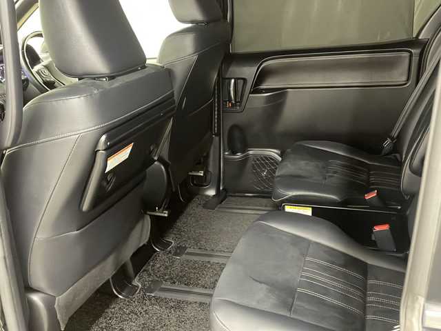 トヨタ エスクァイア Gi プレミアムパッケージ ブラックテーラード 長崎県 2019(令1)年 7.4万km 黒 社外11インチナビ（アルパイン　EX11Z）/両側パワースライドドア/バックカメラ/フルセグTV/Bluetooth/ドライブレコーダー/ETC/LEDヘッドランプ/衝突軽減システム/コーナーセンサー/レーンキープアシスト/ステアリングヒーター/オートライト/オートハイビーム/ハーフレザーシート/シートヒーター/純正フロアマット/スマートキー/USBポート×２/取扱説明書