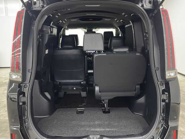 トヨタ エスクァイア Gi プレミアムパッケージ ブラックテーラード 長崎県 2019(令1)年 7.4万km 黒 社外11インチナビ（アルパイン　EX11Z）/両側パワースライドドア/バックカメラ/フルセグTV/Bluetooth/ドライブレコーダー/ETC/LEDヘッドランプ/衝突軽減システム/コーナーセンサー/レーンキープアシスト/ステアリングヒーター/オートライト/オートハイビーム/ハーフレザーシート/シートヒーター/純正フロアマット/スマートキー/USBポート×２/取扱説明書