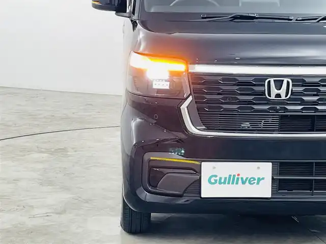 ホンダ Ｎ ＢＯＸ カスタム 福島県 2025(令7)年 0.1万km クリスタルブラックパール ホンダセンシング　/・衝突軽減ブレーキ（CMBS）/・先行車発進お知らせ機能/・歩行者事故低減ステアリング/・路外逸脱抑制機能/・標識認識機能/・渋滞追従機能付アダプティブクルーズコントロール（ACC）/・車線維持支援システム（LKAS）/・誤発進抑制機能/・後方誤発進抑制機能/・近距離衝突軽減ブレーキ/・急アクセル抑制機能/・パーキングセンサーシステム/・オートハイビーム/両側パワースライドドア　/シーヒーター　/電子パーキング　/・ブレーキホールド　/オートライト　/・ＬＥＤライト　/ヘッドライトレベライザー　/プッシュスタート　/・スマートキー　/ステアリングスイッチ/・革巻きステアリング/・チルトステアリング/電動格納ミラー/・ベンチシート/保証書