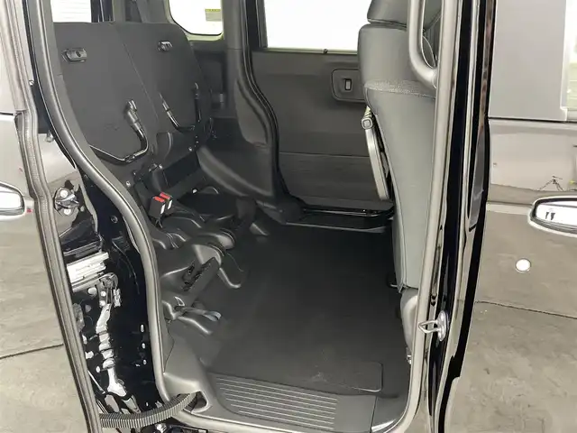 ホンダ Ｎ ＢＯＸ カスタム 福島県 2025(令7)年 0.1万km クリスタルブラックパール ホンダセンシング　/・衝突軽減ブレーキ（CMBS）/・先行車発進お知らせ機能/・歩行者事故低減ステアリング/・路外逸脱抑制機能/・標識認識機能/・渋滞追従機能付アダプティブクルーズコントロール（ACC）/・車線維持支援システム（LKAS）/・誤発進抑制機能/・後方誤発進抑制機能/・近距離衝突軽減ブレーキ/・急アクセル抑制機能/・パーキングセンサーシステム/・オートハイビーム/両側パワースライドドア　/シーヒーター　/電子パーキング　/・ブレーキホールド　/オートライト　/・ＬＥＤライト　/ヘッドライトレベライザー　/プッシュスタート　/・スマートキー　/ステアリングスイッチ/・革巻きステアリング/・チルトステアリング/電動格納ミラー/・ベンチシート/保証書