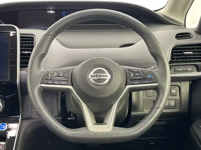 日産 セレナ e－パワー ハイウェイスター V 鹿児島県 2022(令4)年 3.1万km ブリリアントホワイトパール 2トーン ワンオーナー/純正SDナビ/(BT/CD/DVD/AM/FM/フルセグTV)/アラウンドビューモニター/プロパイロット/純正フリップダウンモニター/両側パワースライドドア/デジタルインナーミラー/エマージェンシーブレーキ/オートマチックハイビーム/前後コーナーセンサー/セーフティパック/純正ドライブレコーダー/電動パーキングブレーキ/オートホールド/ETC/HDMI/アイドリングストップ/スペアキー/純正LEDヘッドライト/純正フロアマット
