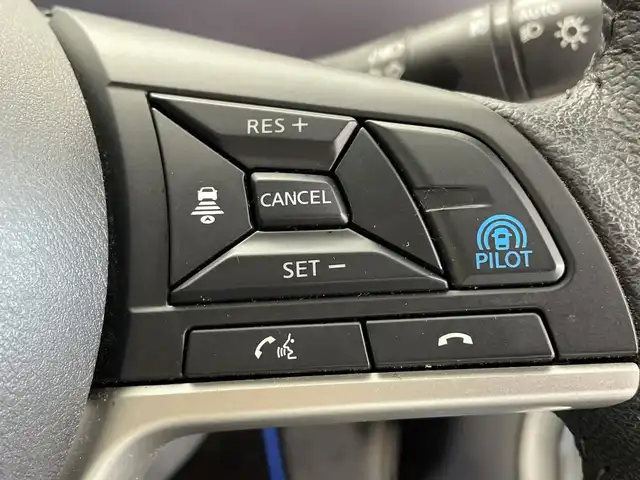 日産 セレナ e－パワー ハイウェイスター V 鹿児島県 2022(令4)年 3.1万km ブリリアントホワイトパール 2トーン ワンオーナー/純正SDナビ/(BT/CD/DVD/AM/FM/フルセグTV)/アラウンドビューモニター/プロパイロット/純正フリップダウンモニター/両側パワースライドドア/デジタルインナーミラー/エマージェンシーブレーキ/オートマチックハイビーム/前後コーナーセンサー/セーフティパック/純正ドライブレコーダー/電動パーキングブレーキ/オートホールド/ETC/HDMI/アイドリングストップ/スペアキー/純正LEDヘッドライト/純正フロアマット