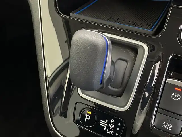 日産 セレナ e－パワー ハイウェイスター V 鹿児島県 2022(令4)年 3.1万km ブリリアントホワイトパール 2トーン ワンオーナー/純正SDナビ/(BT/CD/DVD/AM/FM/フルセグTV)/アラウンドビューモニター/プロパイロット/純正フリップダウンモニター/両側パワースライドドア/デジタルインナーミラー/エマージェンシーブレーキ/オートマチックハイビーム/前後コーナーセンサー/セーフティパック/純正ドライブレコーダー/電動パーキングブレーキ/オートホールド/ETC/HDMI/アイドリングストップ/スペアキー/純正LEDヘッドライト/純正フロアマット