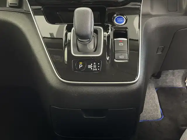 日産 セレナ e－パワー ハイウェイスター V 鹿児島県 2022(令4)年 3.1万km ブリリアントホワイトパール 2トーン ワンオーナー/純正SDナビ/(BT/CD/DVD/AM/FM/フルセグTV)/アラウンドビューモニター/プロパイロット/純正フリップダウンモニター/両側パワースライドドア/デジタルインナーミラー/エマージェンシーブレーキ/オートマチックハイビーム/前後コーナーセンサー/セーフティパック/純正ドライブレコーダー/電動パーキングブレーキ/オートホールド/ETC/HDMI/アイドリングストップ/スペアキー/純正LEDヘッドライト/純正フロアマット