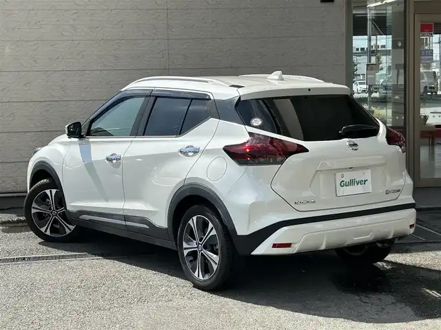 日産 キックス X ツートーンインテリアED 兵庫県 2020(令2)年 6.8万km ブリリアントホワイトパール ワンオーナー/純正9インチナビ/　　（AM/FM/SD/CD/DVD/BT)/フルセグTV/アラウンドビューモニター/インテリジェットルームミラー/プッシュスタート/ステアリングヒーター/ステアリングリモコン/プロパイロット/レーダークルーズコントロール/エマ―ジェンシーブレーキ/ふらつき警報/横滑り防止装置/オートホールド/オートパーキングブレーキ/ツートン合皮シート/シートヒーター/ビルドインETC/純正フロアマット/ドアバイザー/ルーフレール/クリアランスソナー/LEDヘッドライト/純正17インチアルミホイール/保証書/取扱説明書