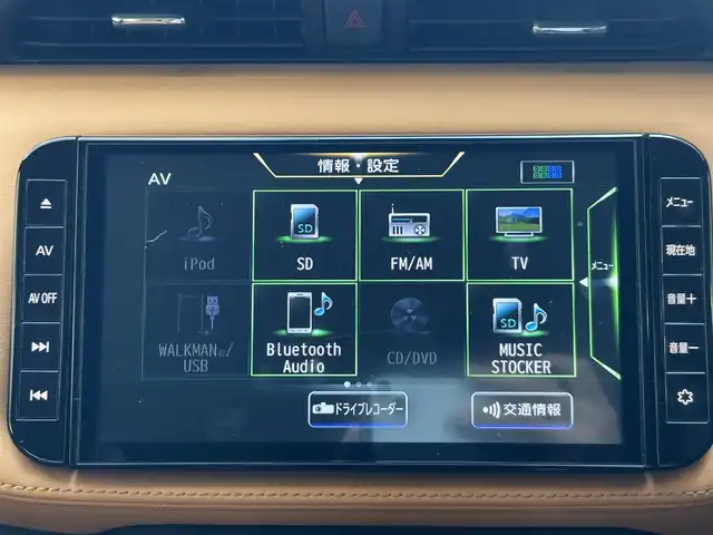 日産 キックス X ツートーンインテリアED 兵庫県 2020(令2)年 6.8万km ブリリアントホワイトパール ワンオーナー/純正9インチナビ/　　（AM/FM/SD/CD/DVD/BT)/フルセグTV/アラウンドビューモニター/インテリジェットルームミラー/プッシュスタート/ステアリングヒーター/ステアリングリモコン/プロパイロット/レーダークルーズコントロール/エマ―ジェンシーブレーキ/ふらつき警報/横滑り防止装置/オートホールド/オートパーキングブレーキ/ツートン合皮シート/シートヒーター/ビルドインETC/純正フロアマット/ドアバイザー/ルーフレール/クリアランスソナー/LEDヘッドライト/純正17インチアルミホイール/保証書/取扱説明書